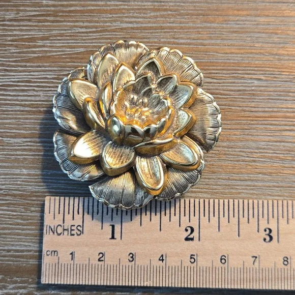 Goldtone Flower Brooch - Picture 5 of 5